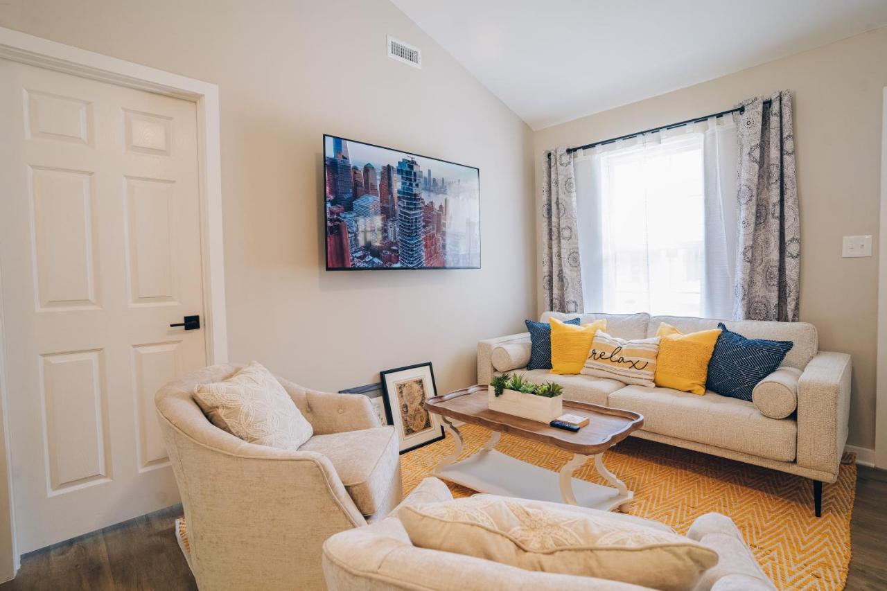 City Retreat - 4 Bedroom Oasis With King & Private Yard Near Downtown Charlotte Exterior photo
