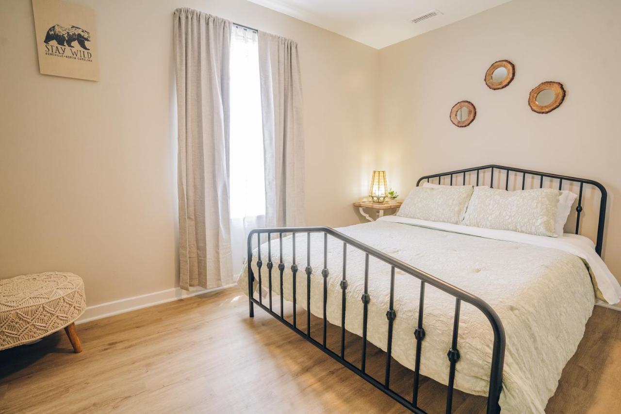 City Retreat - 4 Bedroom Oasis With King & Private Yard Near Downtown Charlotte Exterior photo