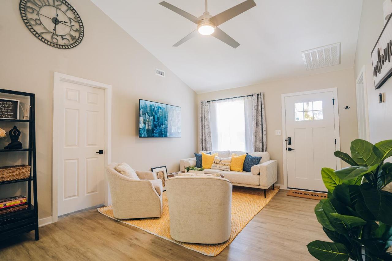 City Retreat - 4 Bedroom Oasis With King & Private Yard Near Downtown Charlotte Exterior photo
