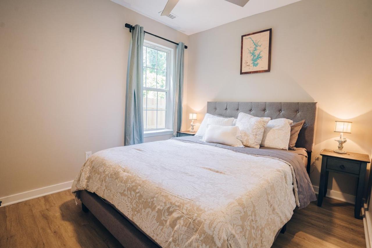 City Retreat - 4 Bedroom Oasis With King & Private Yard Near Downtown Charlotte Exterior photo