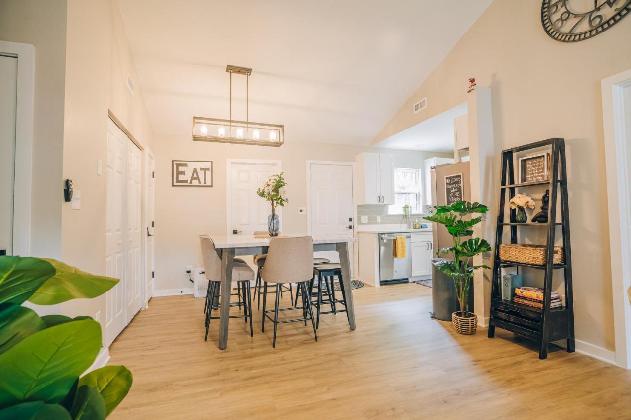 City Retreat - 4 Bedroom Oasis With King & Private Yard Near Downtown Charlotte Exterior photo